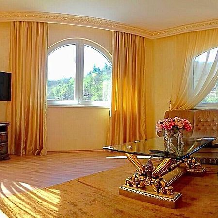 קרלובי וארי Lira 3 Apartments מראה חיצוני תמונה