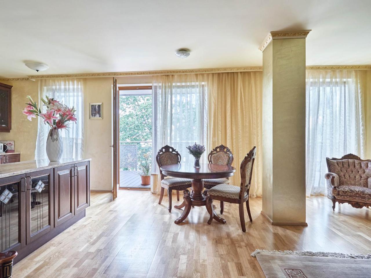 קרלובי וארי Lira 3 Apartments מראה חיצוני תמונה