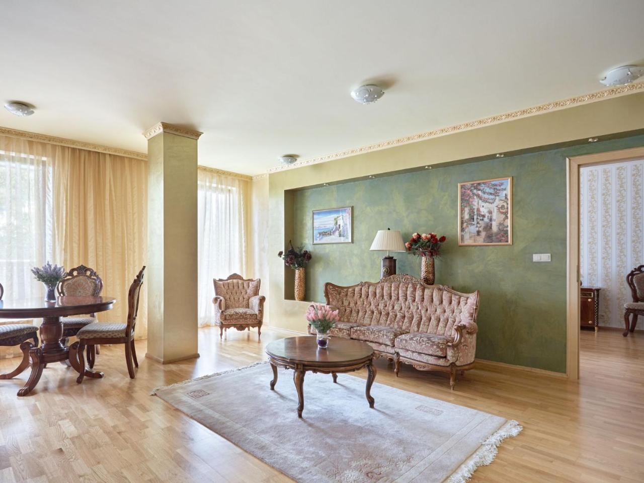 קרלובי וארי Lira 3 Apartments מראה חיצוני תמונה